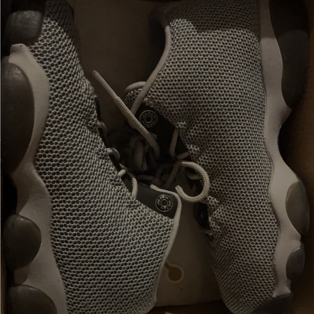 Jordan Horizon low Wolf Grey/Black (GS) Size 4